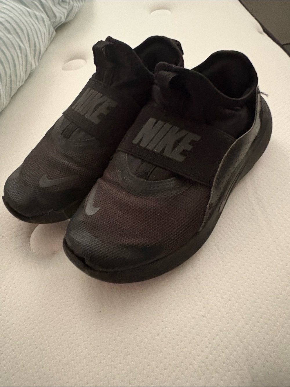 Nike Kids Black Slip On Sneakers Size 1